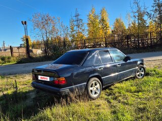 1992 Mercedes-Benz E-Класс 320 I (W124), синий, 310000 рублей, вид 4
