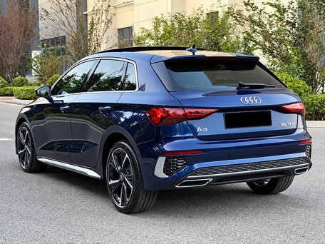 2023 Audi A3 Sportback 35 TFSI IV (8Y), синий, 1990000 рублей, вид 4