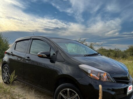 2011 Toyota Vitz III (XP130), чёрный, 600000 рублей, вид 2