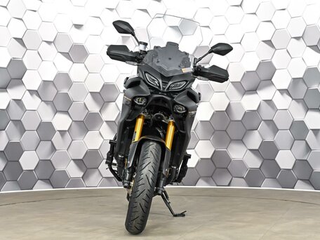 2023 Yamaha MT-09 Tracer (FJ-09), чёрный, 1499000 рублей, вид 5