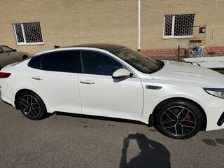 2019 Kia Optima IV Рестайлинг, белый, 2370000 рублей, вид 2