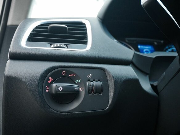 2015 Audi Q3 I (8U) Рестайлинг, белый, 1379000 рублей - вид 11
