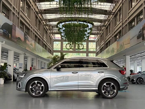 2023 Audi Q3 35 TFSI II (F3), серебристый, 2100000 рублей - вид 4