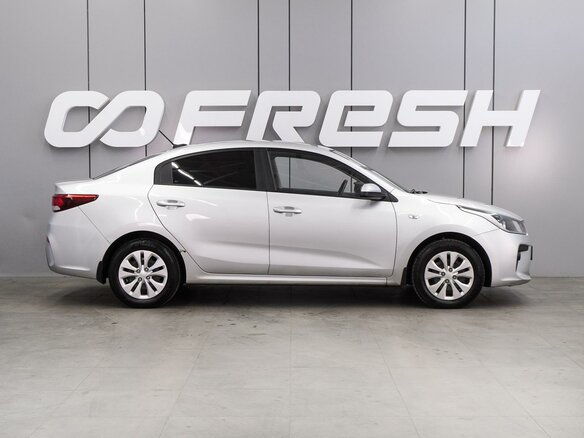 2017 Kia Rio IV, серебристый, 1249000 рублей - вид 4