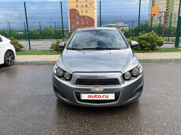 2013 Chevrolet Aveo II, серый, 550000 рублей - вид 2