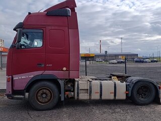 2006 Volvo FH, красный, 1800000 рублей, вид 2