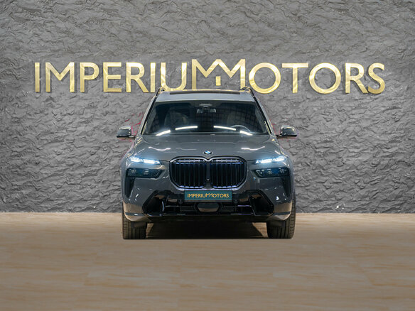 2026 BMW X7 40i I (G07) Рестайлинг, серый, 17690000 рублей - вид 2