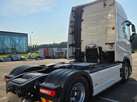 2026 Volvo FH 540, белый, 22500000 рублей, вид 2