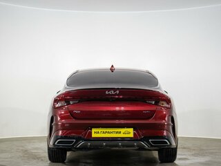 2021 Kia K5 III, красный, 2249000 рублей, вид 5