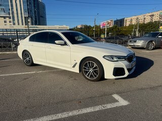 2020 BMW 5 серии 523d xDrive VII (G30/G31/G38) Рестайлинг, белый, 4490000 рублей, вид 2