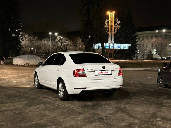 2018 Skoda Octavia III (A7) Рестайлинг, белый - вид 3
