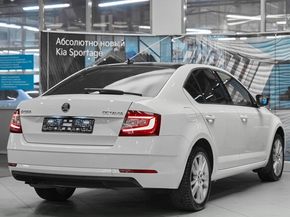 2017 Skoda Octavia III (A7) Рестайлинг, белый, 1399000 рублей - вид 5
