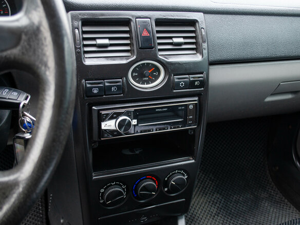 2010 Lada (ВАЗ) Priora I, серебристый, 237000 рублей - вид 9