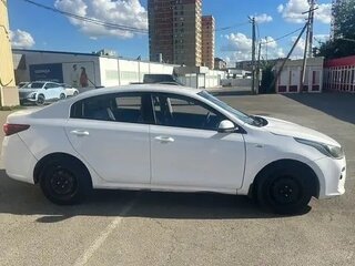 2019 Kia Rio IV, белый, 860000 рублей, вид 3