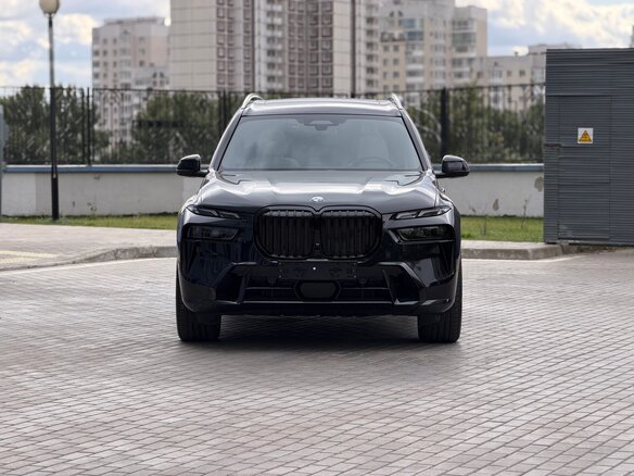 2025 BMW X7 40i I (G07) Рестайлинг, чёрный - вид 3