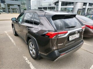 2020 Toyota RAV4 V (XA50), коричневый, 2695000 рублей, вид 2