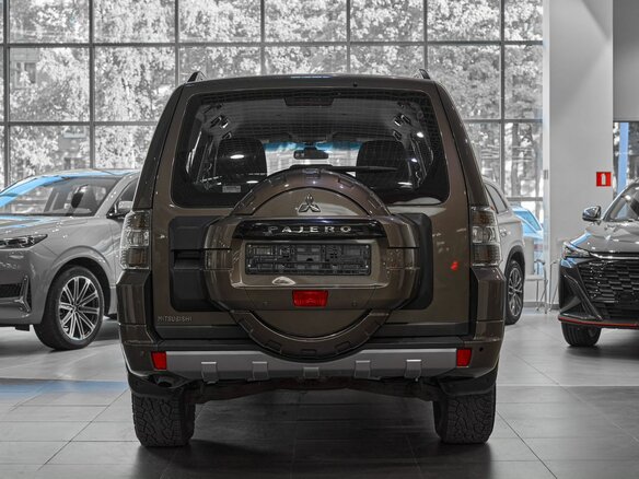 2012 Mitsubishi Pajero IV Рестайлинг 1, коричневый, 1699000 рублей - вид 4