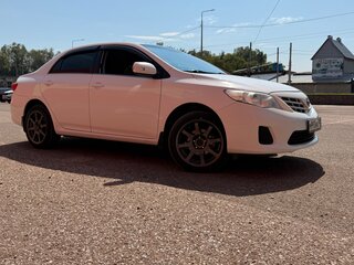 2013 Toyota Corolla X (E140, E150) Рестайлинг, белый, 897000 рублей, вид 3