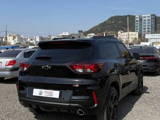 2023 Chevrolet TrailBlazer III Рестайлинг, чёрный, 1670000 рублей, вид 3