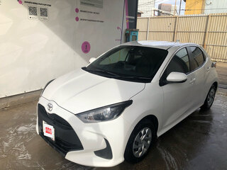2021 Toyota Yaris IV, белый, 1050000 рублей, вид 4