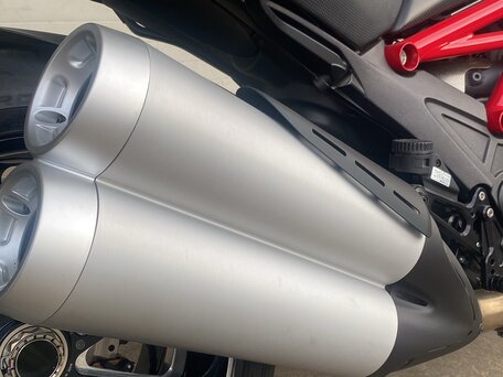 2012 Ducati Diavel Carbon, красный, 980000 рублей, вид 4