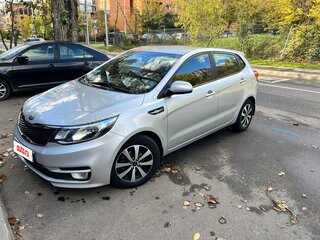 2016 Kia Rio III Рестайлинг, серебристый, 1250000 рублей, вид 1