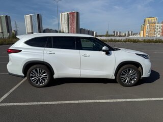 2025 Toyota Highlander IV (XU70), белый, 5450000 рублей, вид 5