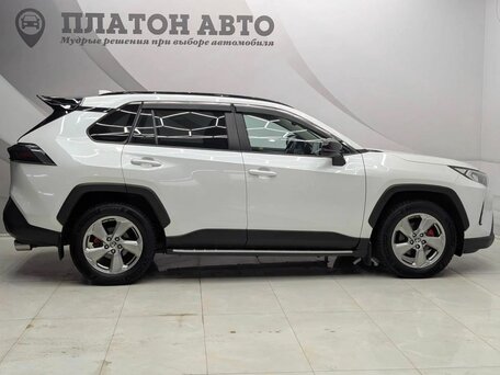 2021 Toyota RAV4 V (XA50), белый, 2619000 рублей, вид 4