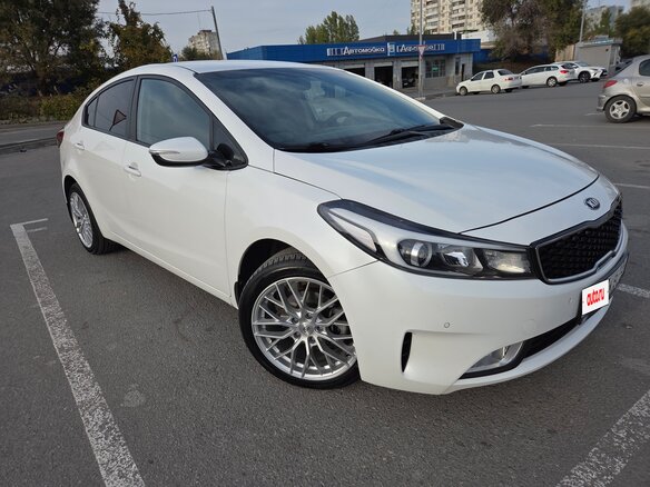 2017 Kia Cerato III Рестайлинг (Classic), белый, 1590000 рублей - вид 4