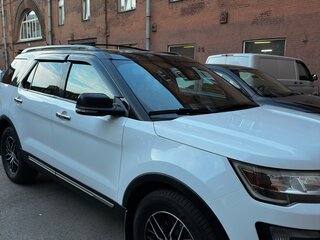 2017 Ford Explorer V Рестайлинг 2, белый, 2590000 рублей, вид 3