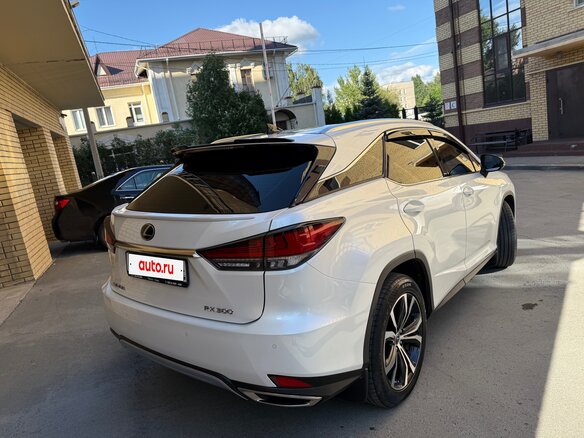 2020 Lexus RX 300 IV Рестайлинг, белый, 4850000 рублей - вид 4