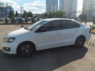 2019 Volkswagen Polo V Рестайлинг, белый, 850000 рублей, вид 4