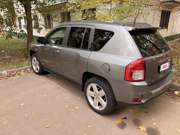 2012 Jeep Compass I Рестайлинг, серый, 900000 рублей - вид 1