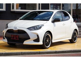 2021 Toyota Yaris IV, белый, 924000 рублей, вид 1