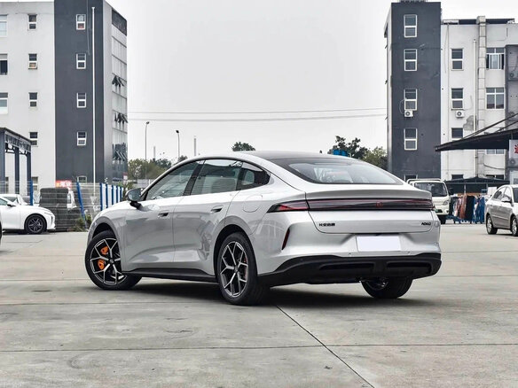 2026 Changan Qiyuan A06 28.39 kWh, серебристый, 2290000 рублей - вид 3