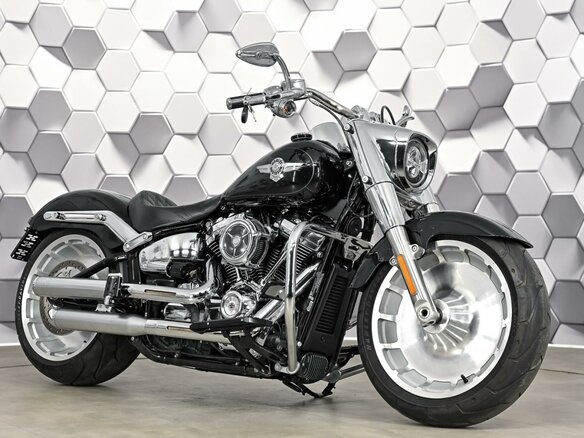2021 Harley-Davidson Fat Boy, чёрный, 2227000 рублей