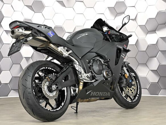 2025 Honda CBR 600RR, чёрный, 1419000 рублей - вид 6