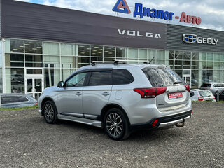 2016 Mitsubishi Outlander III Рестайлинг 2, серебристый, 1950000 рублей, вид 3