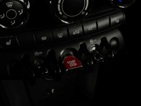 2018 Mini Hatch Cooper III (F55/F56) Рестайлинг, красный, 1819000 рублей - вид 15