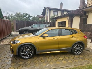 2020 BMW X2 sDrive18i I (F39), золотистый, 2350000 рублей, вид 1