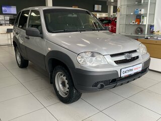 2019 Chevrolet Niva I Рестайлинг, серебристый, 650000 рублей, вид 3