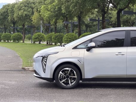 2023 Aion Y Plus 61.7 kWh, серый, 1480000 рублей, вид 3