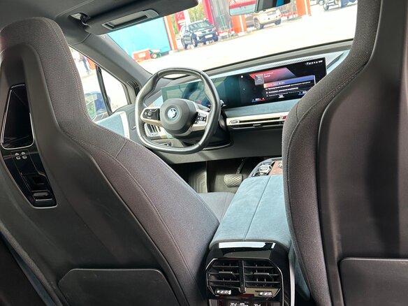 2022 BMW iX xDrive40 I (I20), серый, 6300000 рублей - вид 6