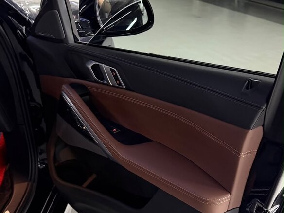 2024 BMW X6 40i III (G06) Рестайлинг, чёрный, 11800000 рублей - вид 11