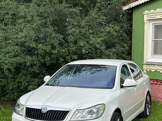 2011 Skoda Octavia II (A5) Рестайлинг, белый, 700000 рублей, вид 2