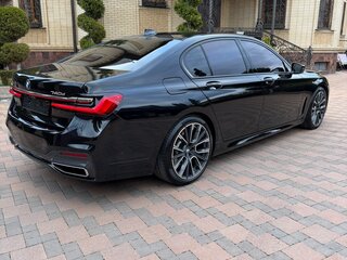 2019 BMW 7 серии 740d xDrive VI (G11/G12) Рестайлинг, чёрный, 5800000 рублей, вид 4