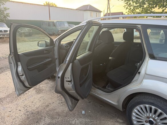 2010 Ford Focus II Рестайлинг, серебристый, 710000 рублей - вид 6