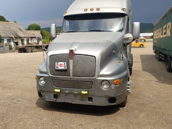 2002 Kenworth T2000, серый, 2300000 рублей - вид 1