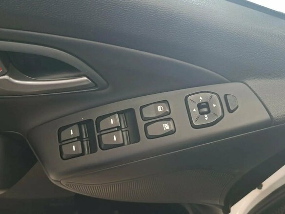 2015 Hyundai ix35 I Рестайлинг, белый, 1248000 рублей - вид 11