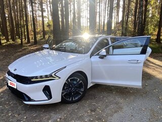 2021 Kia K5 III, белый, 2600000 рублей, вид 1